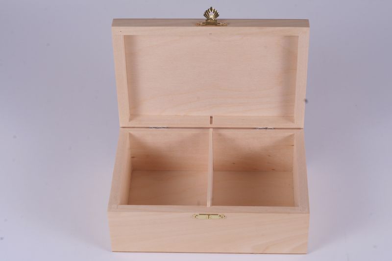 Wooden Chess Box for No. 4 Pieces – Light Wood Finish