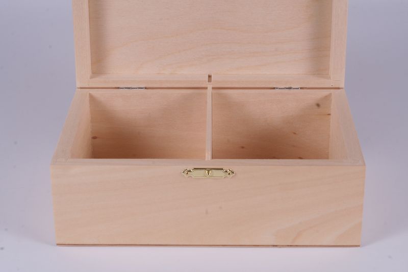 Wooden Chess Box for No. 4 Pieces – Light Wood Finish