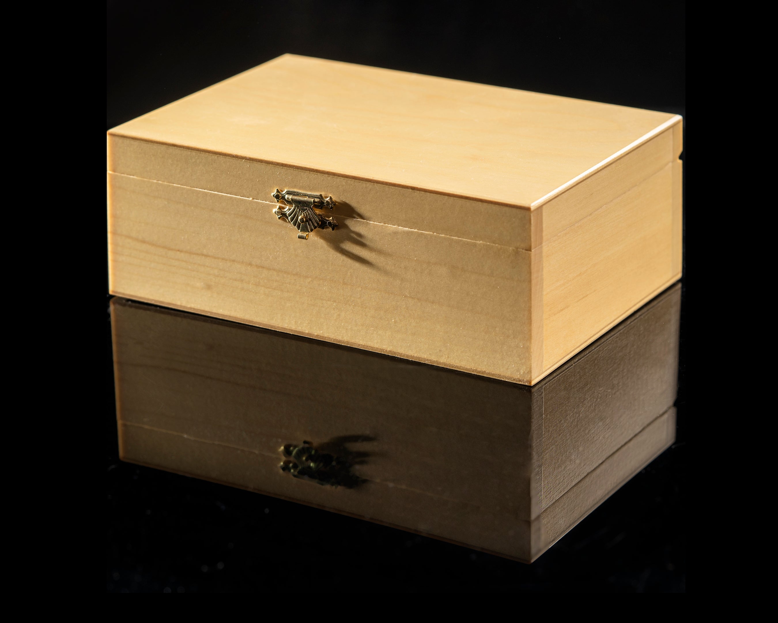 Wooden Chess Box for No. 5 Pieces – Light Wood Finish