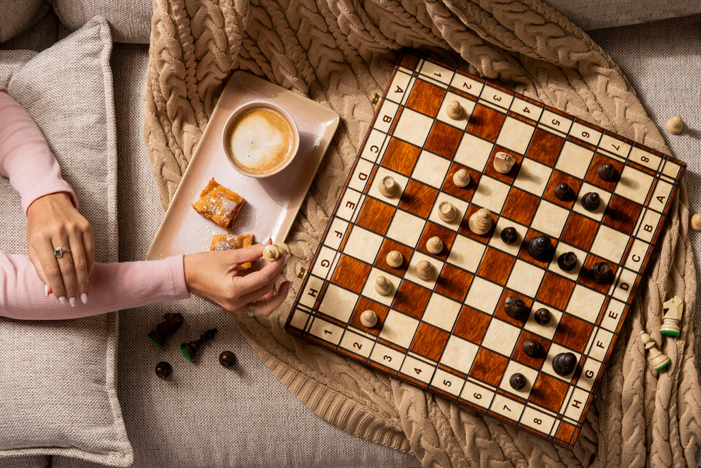 Jowisz Chess Set with Burned Folding Board (3.35 in King / 85 mm)