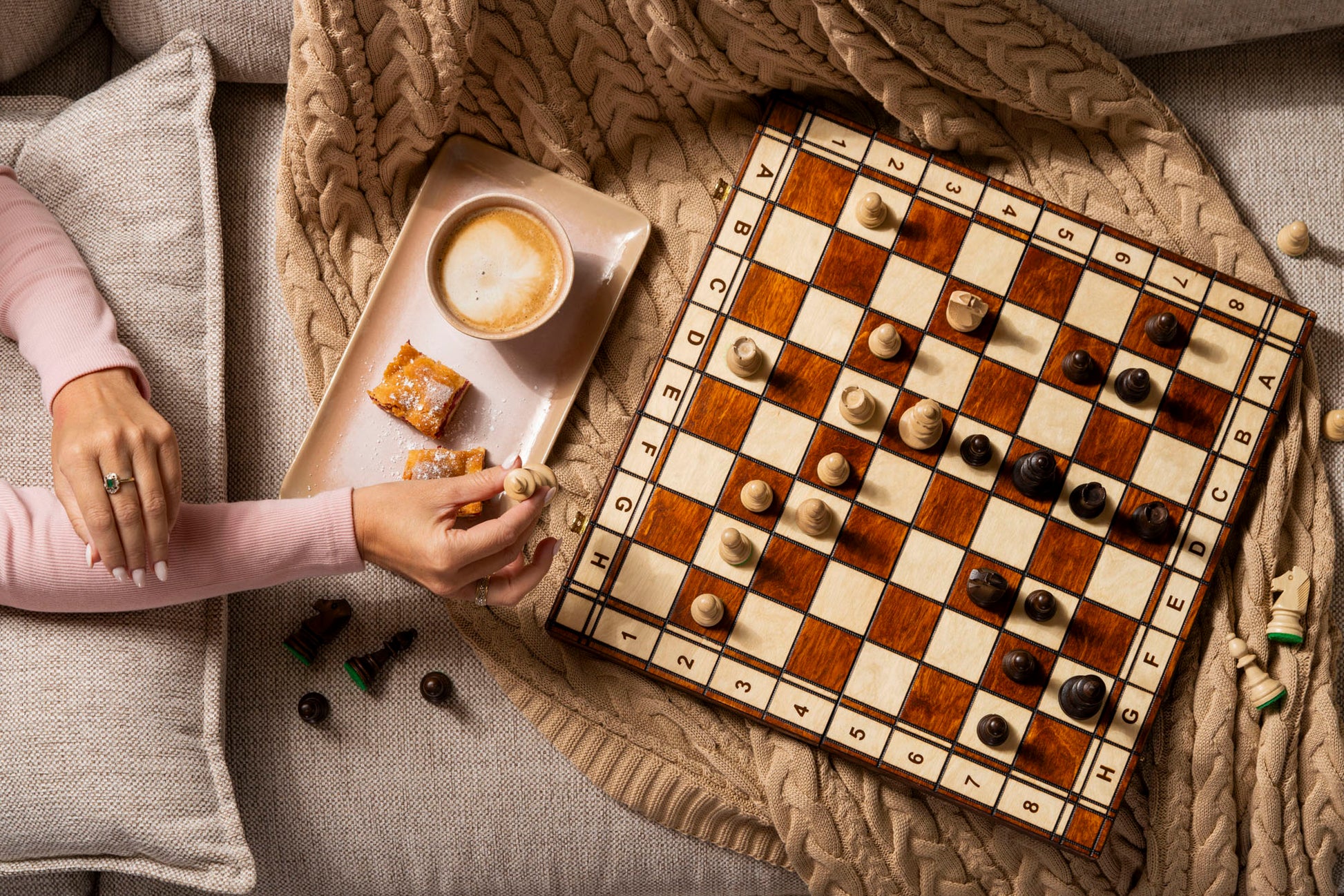 Jowisz Chess Set with Burned Folding Board (3.35 in King / 85 mm)
