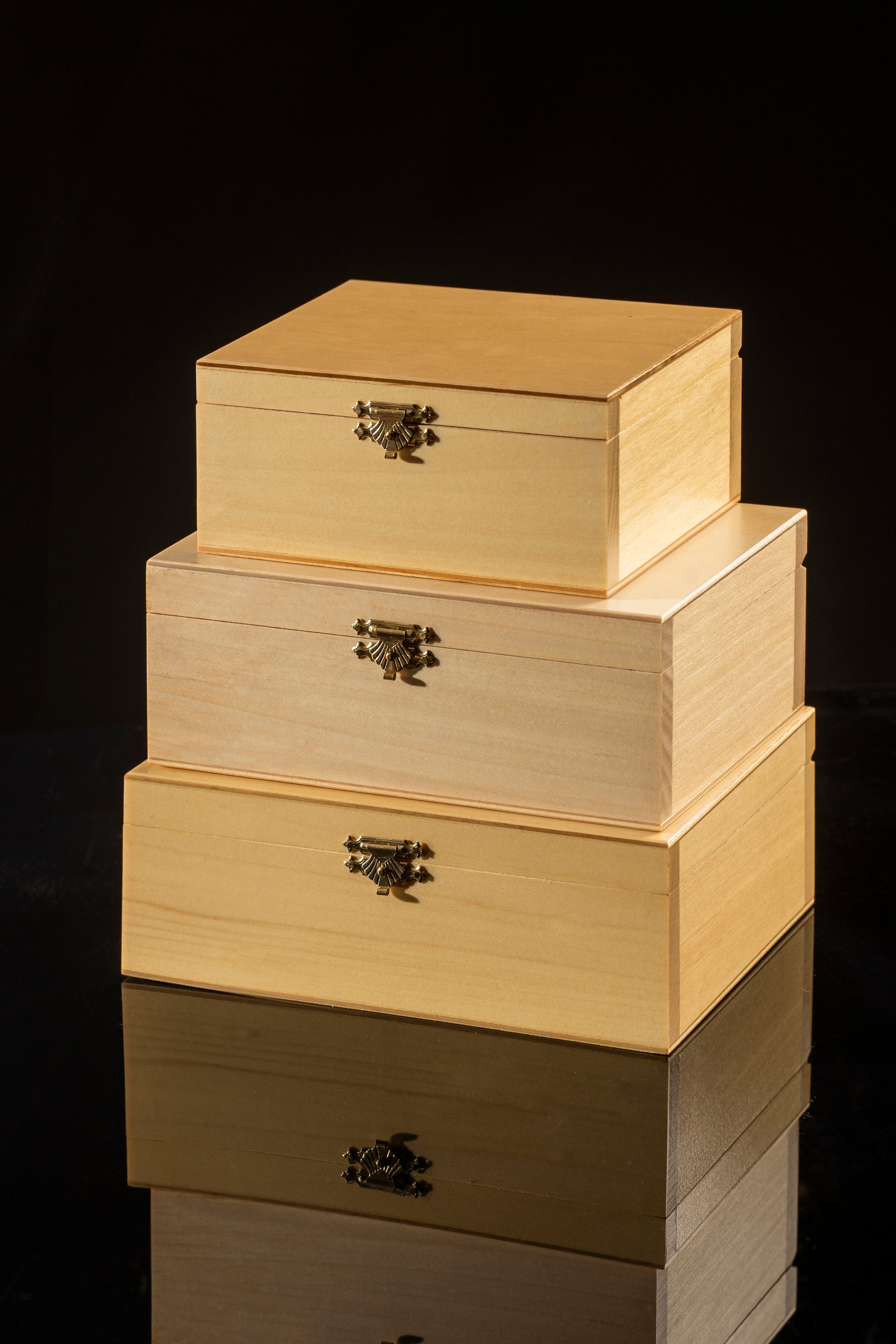 Wooden Chess Box for No. 5 Pieces – Light Wood Finish
